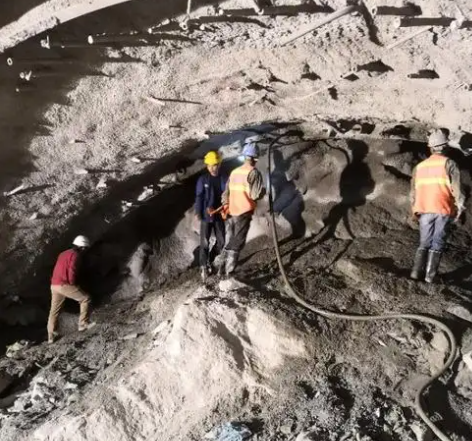 四会拱顶带模注浆料的施工流程及注意事项